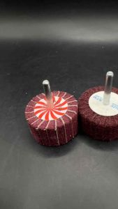 ลูกขัดสก๊อตไบรท์สลับผ้าทราย+ลูกขัดสก๊อตไบรท์แดง ขนาด 2 นิ้ว แกน 6mm ใช้สำหรับขัดลอกเตรียมผิวก่อนขัดเงา