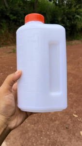 ขวดผสม2Tตัดหญ้า +พร้อมสเกลวัดติดขวด/จุ900ML เครื่องตัดหญ้า 2 จังหวะ เครื่องยนต์เกษตร 2 จังหวะทุกรุ่น "ยี่ห้อ" มาร์เท่น martens ขวดหนาทนทาน แข็งแรง ใช้งานได้ยาวนาน ***ซื้อ2ขวดแถมผ้าผ้า1ใบ/ราคาต่อ1ขวด***