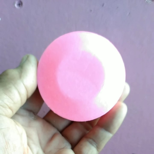 สบู่กลูต้า 0.5kg สำหรับก้อนแพ็ค 5 กรัม สั่งซื้อ2 แพ็ค ที่มีเศษรับตรงกับโรงงาย ฟองเยอะ กลิ่นหอมมาก