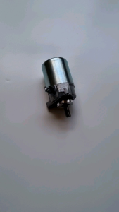 DINAMO STATER NMAX-N MAX-AEROX-MIO M3-MIO FINO-MIO S-MIO Z BERKUALITAS\\n\\n Apa Itu Dinamo Stater?\\n\\nDinamo stater adalah komponen penting pada sepeda motor yang berfungsi sebagai generator listrik saat mesin berjalan. Dinamo stater juga bertugas menghasilkan arus listrik yang cukup untuk memulai mesin motor ketika dinyalakan. Dinamo stater ini berbeda dari komponen lain seperti dinamo starter atau dinamo alternator.\\n\\n Fungsi Dinamo Stater\\n\\nFungsi utama dinamo stater adalah menghasilkan arus listrik untuk menghidupkan mesin motor. Selain itu, dinamo stater juga bertugas menghasilkan arus listrik untuk mengisi baterai motor dan memasok daya ke komponen elektronik lainnya seperti lampu, klakson, dan indikator.\\n\\n Perbedaan Dinamo Stater dengan Komponen Lainnya\\n\\nDinamo stater berbeda dengan dinamo starter dan dinamo alternator. Dinamo starter hanya bertugas memulai mesin motor, sedangkan dinamo alternator hanya menghasilkan arus listrik untuk mengisi baterai motor. Dinamo stater memiliki fungsi ganda, yaitu menghidupkan mesin motor dan menghasilkan arus listrik untuk komponen elektronik lainnya.\\n\\n Mengapa Memilih Dinamo Stater Berkualitas?\\n\\nMemilih dinamo stater berkualitas sangat penting untuk menjaga performa sepeda motor. Dinamo stater berkualitas dapat meningkatkan umur pakai motor dan menghindari masalah listrik yang dapat merusak komponen lainnya.\\n\\n Keuntungan Menggunakan Dinamo Stater Berkualitas\\n\\nDinamo stater berkualitas memiliki beberapa keuntungan, yaitu:\\n\\n- Umur pakai yang lebih panjang\\n- Performa motor yang lebih stabil\\n- Menghindari masalah listrik yang dapat merusak komponen lainnya\\n\\n Cara Memilih Dinamo Stater yang Tepat\\n\\nUntuk memilih dinamo stater yang tepat, perhatikan beberapa hal berikut:\\n\\n- Sesuaikan dengan tipe motor\\n- Pilih merek yang terpercaya\\n- Periksa spesifikasi dan fitur yang ditawarkan\\n\\n Rekomendasi Dinamo Stater untuk NMAX, Mio, dan Aerox\\n\\nBerikut adalah beberapa rekomendasi dinamo stater untuk NMAX, Mio, dan Aerox:\\n\\n Dinamo Stater untuk NMAX\\n\\n- Dinamo stater NMAX Original\\n- Dinamo stater NMAX aftermarket berkualitas\\n\\n Dinamo Stater untuk Mio\\n\\n- Dinamo stater Mio Original\\n- Dinamo stater Mio aftermarket berkualitas\\n\\n Dinamo Stater untuk Aerox\\n\\n- Dinamo stater Aerox Original\\n- Dinamo stater Aerox aftermarket berkualitas\\n\\n Tips Memasang Dinamo Stater dengan Benar\\n\\nBerikut adalah beberapa tips memasang dinamo stater dengan benar:\\n\\n Langkah-langkah Memasang Dinamo Stater\\n\\n1. Matikan mesin motor dan cabut kabel negatif baterai\\n2. Angkat motor dan lepaskan roda depan\\n3. Lepaskan kabel dari dinamo stater lama\\n4. Pasang dinamo stater baru dan sambungkan kabelnya\\n5. Pasang kembali roda depan dan nyalakan mesin motor\\n\\n Perawatan Dinamo Stater untuk Meningkatkan Umur Pakai\\n\\nBerikut adalah beberapa tips perawatan dinamo stater:\\n\\n- Rutin cek kondisi dinamo stater\\n- Ganti dinamo stater jika ada kerusakan\\n- Gunakan motor sesuai kapasitas dan batas aman\\n- Jangan biarkan baterai motor terlalu lama tanpa pengisian\n}