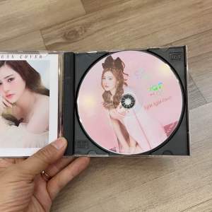 CD Ngân Ngân - Có một người vẫn đợi