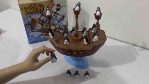 เกมเพนกวิ้นเรือโจรสลัด Boat Pirates! บอร์ดเกมหรรษา เล่นได้หลายคน ออกใบกำกับภาษีได้