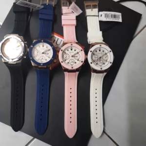 JAM TANGAN WANITA GUESS ATHENA GW0030L2 / GW0030L3 / GW0030L4 / GW0030L5 CHRONO DAY DATE RUBBER STRAP ORIGINAL