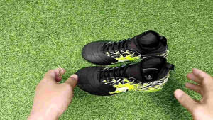 Sepatu Bola Model Boot Gastruz Naga Terbaru