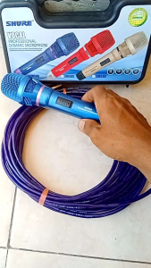 mikrofon dan kabel 10meter mic SM58 warna karakter vokal