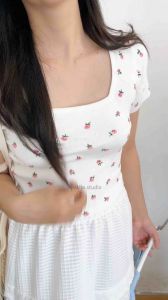 Áo dệt kim thiết kế cổ vuông form body hoạ tiết hoa nhí bassic phong cách hàn quóc