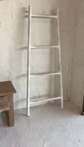 บันไดไม้ แขวนผ้าเช็ดตัว แต่งบ้าน ไม้ไผ่ เคลือบแลกเกอร์ สีขัดขาว สูง 150cm บันไดตากผ้า ห้องน้ำ ทำมือ Towel ladder bamboo wall ladder in whitewashed