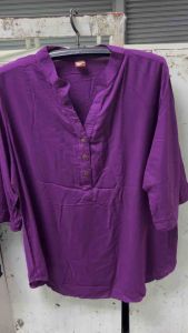 เสื้อคอจีนผ้าสปัน คอจีนวายมีกระดุมแกะได้จริง ขนาดรอบอก44-46 นิ้ว สีพื้น สีเยอะมาก มี แขนยาว 3 ส่วนถึงข้อศอก มี ความยาวเสื้อ29 นิ้ว เป็นผ้าสปันเนื้อดี ยิ่งรีดยิ่งสวยเนื้อเนียนเรียบ ใส่ กับกางเกงกระโปรงได้หมด