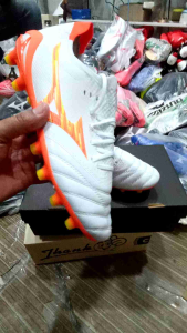 รองเท้า MIZUNO MORELIA NEO หนังวัว บริการเย็บพื้นรองเท้า 200 บาท สาย PE เพิ่มเงิน ด้วยสายรองเท้า ใส่สบายเท้า นอกจากนี้ ยังมีฟรีกล่องและดันทรง สินค้าตรงปก 100% สามารถใช้ได้เวลาก่อน เริ่มหนึ่งในการเดินทาง 2-3 วันนั้น ทำให้สินค้าเปลี่ยนไปในทางร้านได้ด