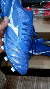 Mizuno รองเท้าฟุตบอล งานญี่ปุ่นหนังวัวฟอกนิ่มเบา กล่อง แรงสวย สินค้าตรงปก 100% สินค้าใช้เวลาเดินทาง 2-3 วัน กล่องมีความยืดหยุ่น 2 ประเภท ราคาที่น่าสนใจ