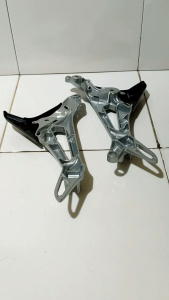 DUDUKAN FOOTSTEP / BEREKET / INJAKAN KAKI BELAKANG MOTOR REVO LAMA