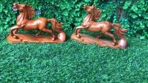 Tượng ngựa phi phong thủy gỗ hương kt 30/17/7