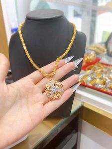Dây chuyền xoắn hoa mai 3 ly chạm sáng kèm mặt hoa mai tim Kami trang sức sỉ