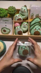 Crochet Avocado Key Pouch / Key Case – Pull‑String Key Holder