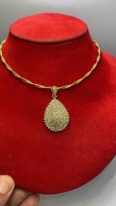 สร้อยคอ ช็อคเกอร์ทอง พร้อมจี้เพชรสวิส ช่วยเสริมราศี สวยหรูดูแพง สร้อยคอมีน้ำหนัก 1 บาท ความยาว 18 นิ้ว