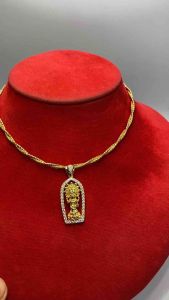 สร้อยคอช็อคเกอร์ทอง พร้อมจี้แม่ลักษมีล้อมด้วยเพชรสวิต ช่วยเสริมบารมี โชคลาภ วาสนา สร้อยคอมีน้ำหนัก 1 บาทความยาว 18 นิ้ว