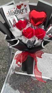 Buket 3 tangkai bunga ros sabun dan satu belon berbentuk love