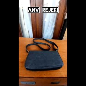 Tas Taji Warna Hitam Keabuan: Tas Taji Nyaman & Stylish