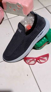 Sepatu Nyaman untuk Pria: Sneakers Fashion Slip On