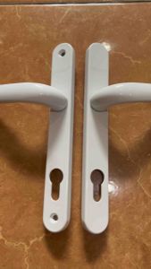 khóa tay gạt chugn cải tiến mới lắp hệ 4400 nhôm cỏ...