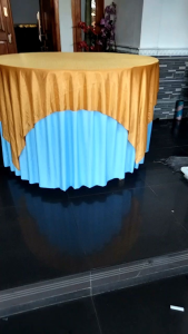 Cover Meja Berkualitas Tinggi Ukuran Diameter 150 cm x 75 cm