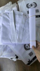 ชุดคาราเต้  ชุดต่อสู้ ชุดฝึกซ้อม กีฬาต่อสู้ เนื้อผ้าหนาแต่เบา ใส่สบาย มีหลายไซต์ให้เลือก ครบเซ็ต มีไซต์ 140 -190 cm