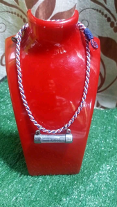 สร้อยคอถักกระดุมหลังสีธงชาติ