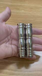 GÁC CHÂN INOX GẮN PHUỘT XE MÁY XE ĐẠP Thiết kế tiện lợi dễ dàng gắn vào phuộc xe máy hoặc xe đạp.