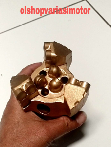 Mata Bor Sumur Air PDC Bit 4 Inc 3 Wings 101mm NW Female Thread Khusus Untuk Pengeboran Lahan Keras Bebatuan