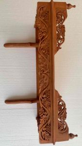 หิ้งพระติดผนัง ลายเถาองุ่น สีสัก กว้าง 75cm พร้อมติดตั้ง  หิ้งพระแบบแขวน หิ้งพระไม้ หิ้งพระไม้สวยๆ  หิ้งพระไม้สัก หิ้งพระไม้จริง หิ้งพระ