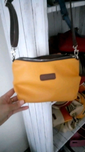 Rainha Nuna Sling Bag