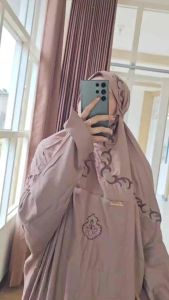 Mukenah Zainah Al Adawiyah: Mukenah Tradisional Indonesia yang Nyaman & Elegan