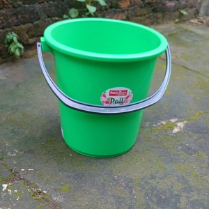 Ember Plastik Serbaguna 10 Liter / Ember dengan Warna Cerah