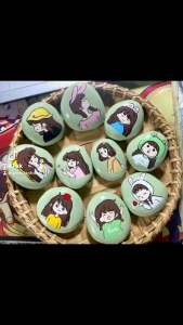 Cô gái chibi cute vẽ trên đá cuội handmade