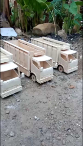 Miniatur truk oleng giga/canter kayu mentahan