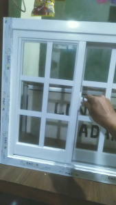 JENDELA ALUMINIUM KACA SLIDING MOTIF ORNAMENT UK T100xL100 tinggal pasang