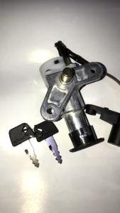 KUNCI KONTAK DEPAN BELAKANG GRAND KUNCI KONTAK ASSY GRAND TZENG TERMURAH KUALITAS TERJAMIN\nKUNCI KONTAK DEPAN BELAKANG MIO KUNCI KONTAK ASSY MIO TZENG TERMURAH KUALITAS TERJAMIN