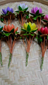 ดอกบัวสายดินไทยประดิษฐ์ 8สีสไลด์เข้มอ่อน ใช้ประดับผม แจกัน พานดอกไม้