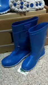 รองเท้าบู๊ต ตราบี.แอล สีน้ำเงิน ผลิตจากยางพีวีซีเกรดดี สูง 12 นิ้ว และ 14 นิ้ว ขนาด 9.5-12