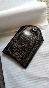 Kaligrafi arab koleksi populer buat dataruh dompet