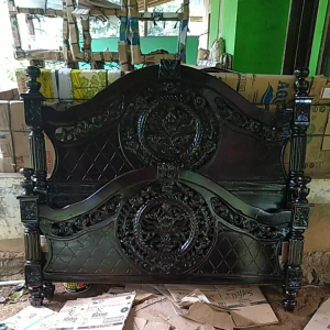 Dipan Tempat Tidur Larasati Kayu Jati