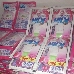 Soklin Liquid Softergent cair Biru-Putih ( 22ml X 12 Sachet )