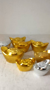 ก้อนทองเสริมความร่ำรวยงานเรซิ่น