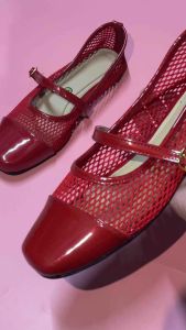 Kaia Mary Jane shoes with mesh upper and glossy toe cap. Square toe design. Adjustable strap with buckle. Flat sole. Suitable for casual wear.