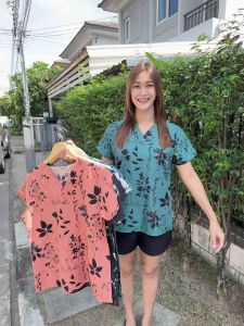 เสื้อคอวีลายใบไม้ สวยๆ ผ้าไหมอิตตาลี อก 40-50นิ้ว