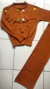 Setelan Kulot Rajut Anak Perempuan Variasi Bunga: Satu Set Setelan Kulot Rajut Anak Perempuan