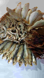 combo 1kg  thử vị gồm 4 loại khô [200g cá đổng+200g râu mực to+300g cá trích+300g cá cơm không đầu) thơm ngon thức ăn Food đóng gói hút chân không