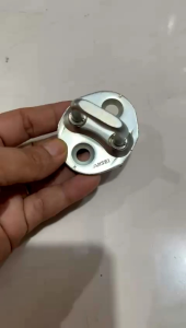 STRIKER DOOR LOCK PENGAIT KUNCI PINTU MOBIL MITSUBISHI KUDA EXPANDER DLL ORIGINAL  HARGA 1 PCS