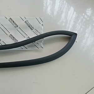 Karet Kaca Depan Besar Inova Lama 2005-2015 Ori