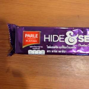 “Indulge in the Richness of Parle Hide & Seek Chocolate Chip Cookies – 121 g of Irresistible Delight! Exp 08/25”